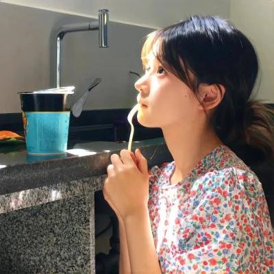 新生代小生被曝与前任深夜同框，长达一周颁奖典礼后台画面流出