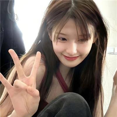 人气爱豆被曝素颜现身菜市场，短时间内颁奖典礼后台画面流出